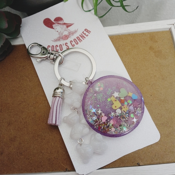 Liquid waterfall resin shaker keychain with gummy bear dangle charms - Picture 5 of 11